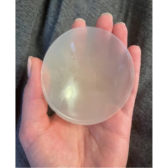 Women Sticky Adhesive Silicone Nipple Pasties with Travel Box - Picture 6 of 7